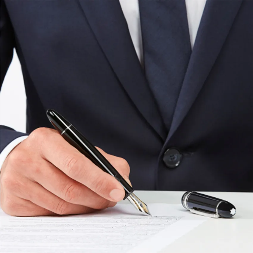 Montblanc MeisterstÃ¼ck 149 Medium Fountain Pen - Black With Platinum Trims
